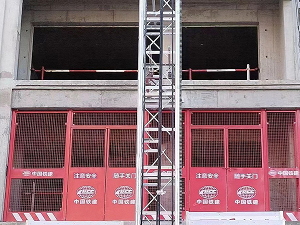 全封闭式电梯防护门07