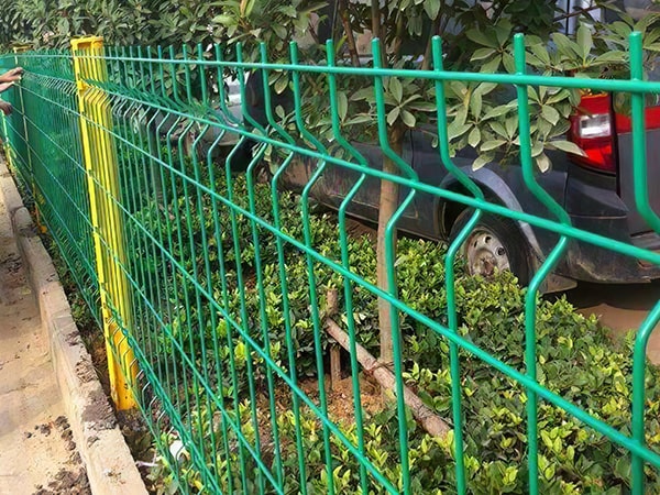 桃型柱护栏网05