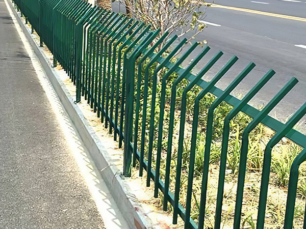 折弯草坪护栏05